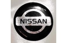 Nálepka na puklicu NISSAN čierna (SADA-4ks) 5,5cm